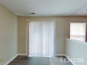 7403 Grandview Dr in Avon, IN - Foto de edificio - Building Photo