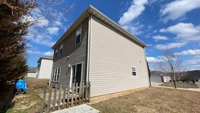 24386 Tanglewood Rd in St. Robert, MO - Foto de edificio - Building Photo