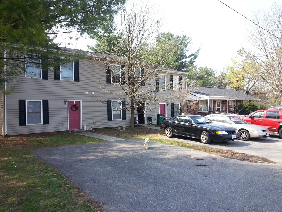 205-245 Freestone Dr NE in Christiansburg, VA - Building Photo