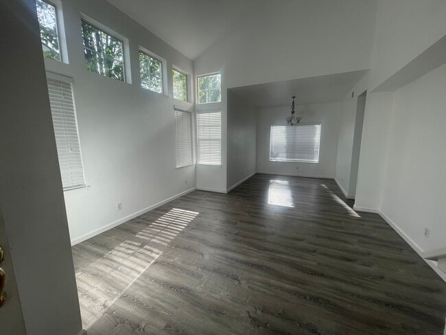 4939 Pine Nut Way in Sacramento, CA - Building Photo - Building Photo