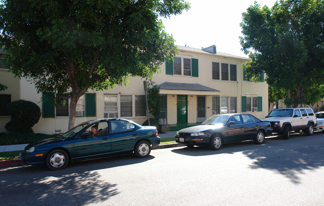 121 S Verdugo Rd in Glendale, CA - Building Photo