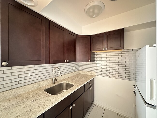 6830 N Sheridan Rd in Chicago, IL - Building Photo - Building Photo