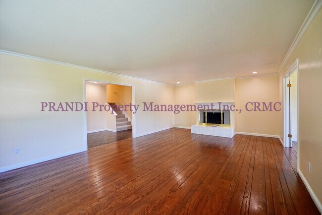 300 N Almenar Dr in Larkspur, CA - Building Photo - Building Photo