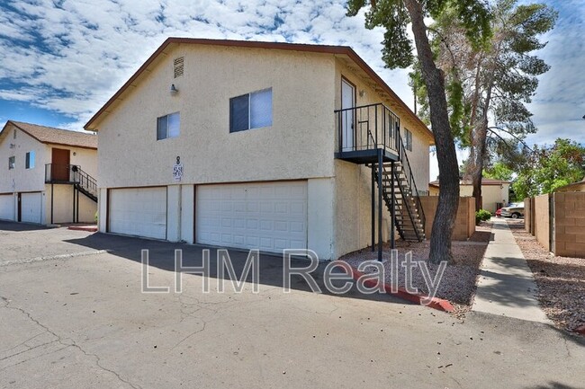 860 E Brown Rd in Mesa, AZ - Foto de edificio - Building Photo