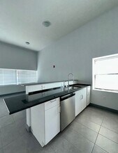 414 Crown St-Unit -414-1 in New Haven, CT - Building Photo - Building Photo