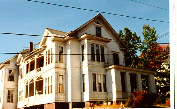 24 Columbia St in Ayer, MA - Foto de edificio