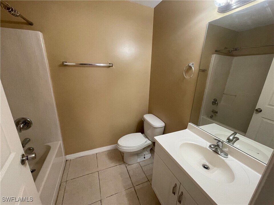 7064 Tide Cir in La Belle, FL - Foto de edificio