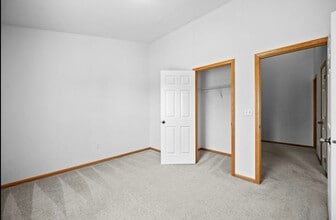 8302 Westown Pkwy in West Des Moines, IA - Building Photo - Building Photo