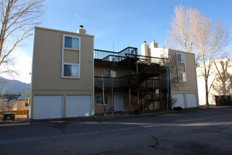 Building 6 in Colorado Springs, CO - Foto de edificio - Building Photo