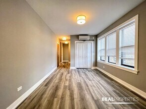 3943 N Janssen Ave in Chicago, IL - Building Photo - Building Photo