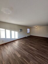2730 Dupont Ave S in Minneapolis, MN - Building Photo - Interior Photo
