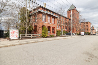 470 Silver St in Manchester, NH - Building Photo - Building Photo