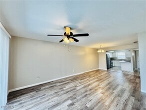 706 SE 13th Ct in Cape Coral, FL - Foto de edificio - Building Photo