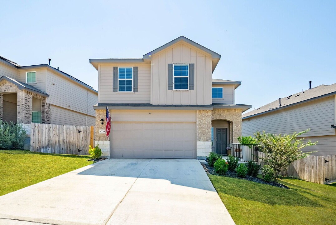 6220 Sunhigh Dr in San Antonio, TX - Building Photo