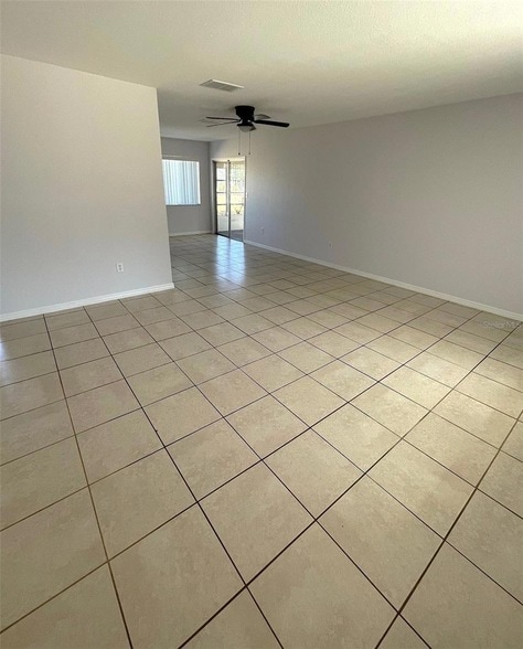 6784 Stardust Ave in North Port, FL - Foto de edificio - Building Photo