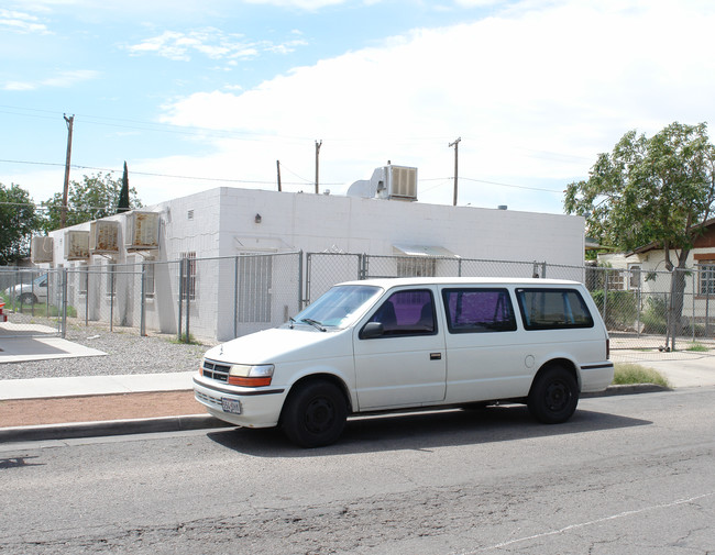2020 Cypress Ave in El Paso, TX - Building Photo - Building Photo