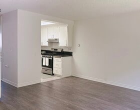 Stoneridge Apartments in Bellflower, CA - Foto de edificio - Building Photo