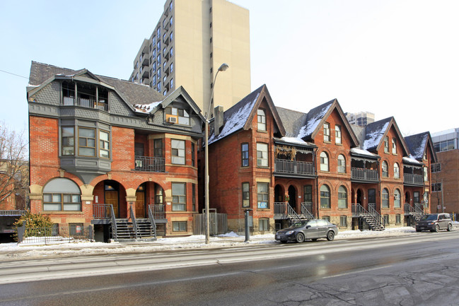 561-575 Church St in Toronto, ON - Building Photo - Building Photo