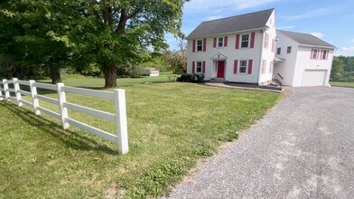 6818 E Seneca Turnpike in Jamesville, NY - Building Photo - Building Photo