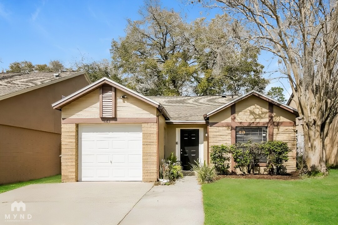 1183 Pin Oak Dr in Apopka, FL - Foto de edificio