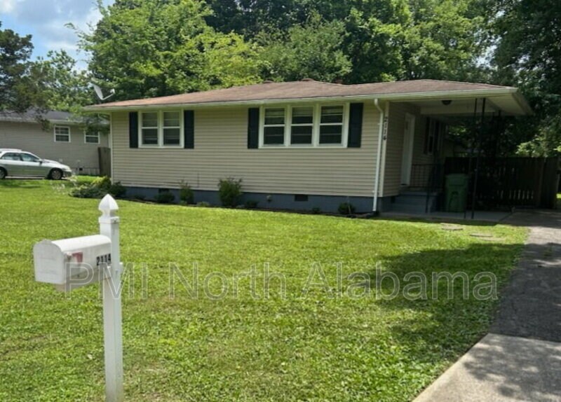 2114 Bide a Wee Dr NE in Huntsville, AL - Building Photo