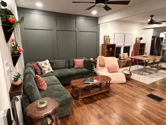 property at 2559 E 5th Ave