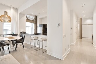 750 Côte de la Place-d'Armes in Montréal, QC - Building Photo - Building Photo