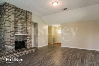 1801 Whitebriar Dr in Deer Park, TX - Foto de edificio - Building Photo