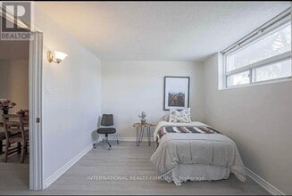 130 Amberjack Blvd in Toronto, ON - Building Photo - Building Photo