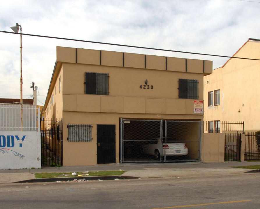 4230 Montclair St in Los Angeles, CA - Building Photo