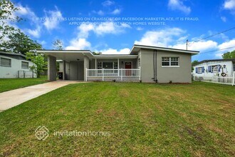 8061 Delaroche Dr in Jacksonville, FL - Foto de edificio - Building Photo