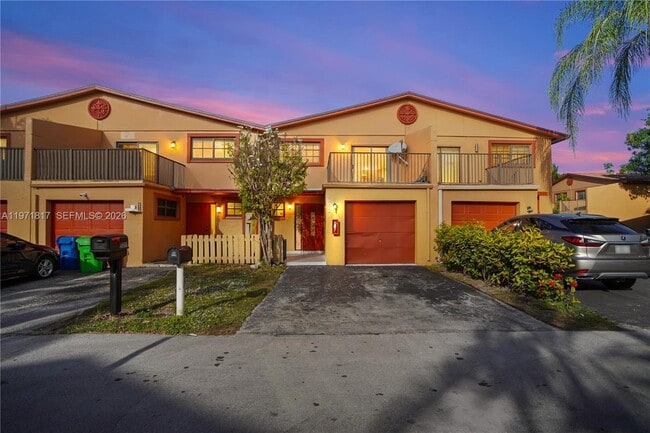 8011 NW 27th Pl in Sunrise, FL - Building Photo - Building Photo