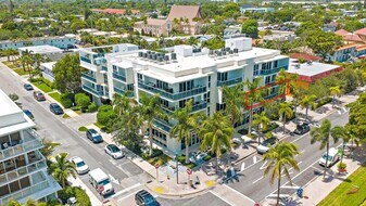 1 S Palmway in Lake Worth Beach, FL - Building Photo