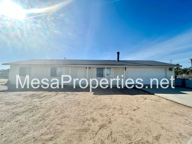 13895 Chestnut St in Hesperia, CA - Building Photo