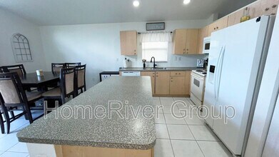1101 SE 20th Rd in Homestead, FL - Foto de edificio - Building Photo