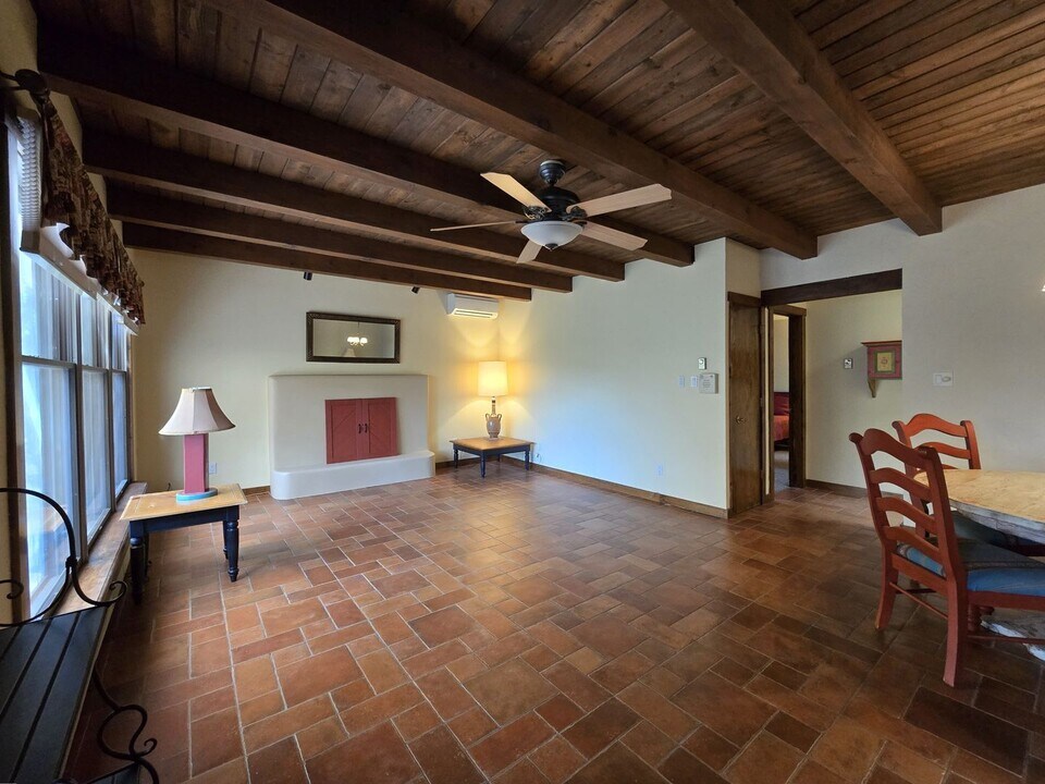 20 Ravens Ridge Rd in Santa Fe, NM - Building Photo