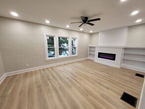 1551 Alameda Ave in Lakewood, OH - Foto de edificio - Building Photo