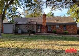 5817 Lochmoor Ave in Memphis, TN - Building Photo - Building Photo
