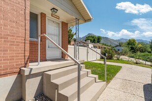 4243 S Lynne Ln in Holladay, UT - Building Photo
