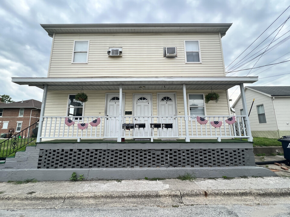 308 King St in Hillsboro, IL - Building Photo