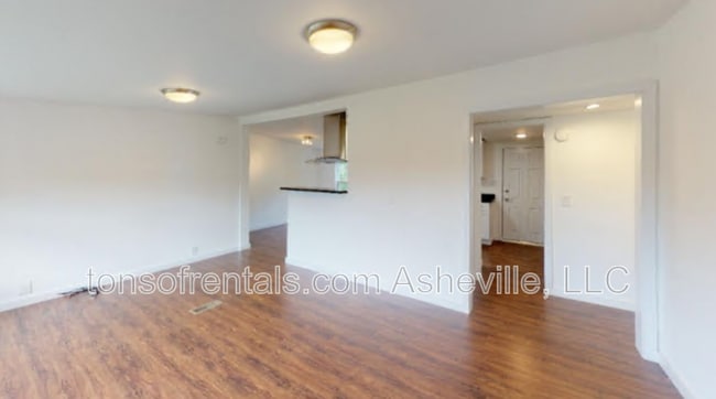64 Sayles Town Rd in Fairview, NC - Building Photo - Building Photo