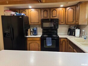 4125 Utica Ridge Rd in Bettendorf, IA - Building Photo - Building Photo