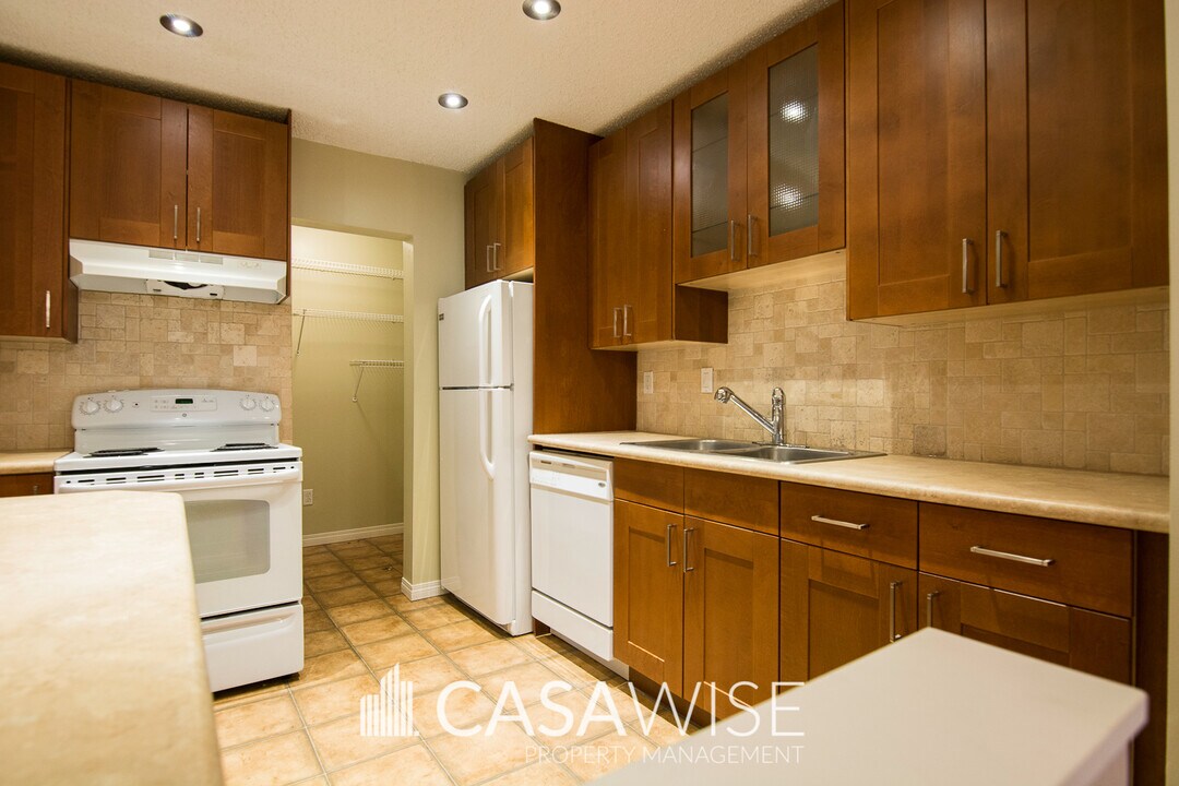 5798-5172 172 St NW in Edmonton, AB - Building Photo