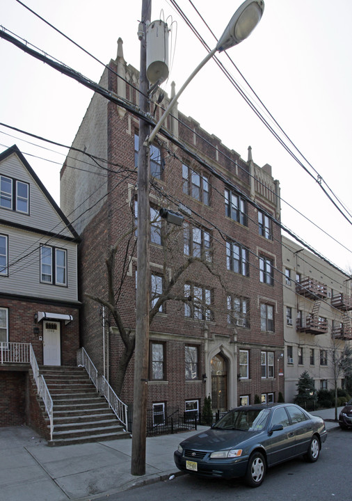 1084 Kennedy Blvd in Bayonne, NJ - Building Photo