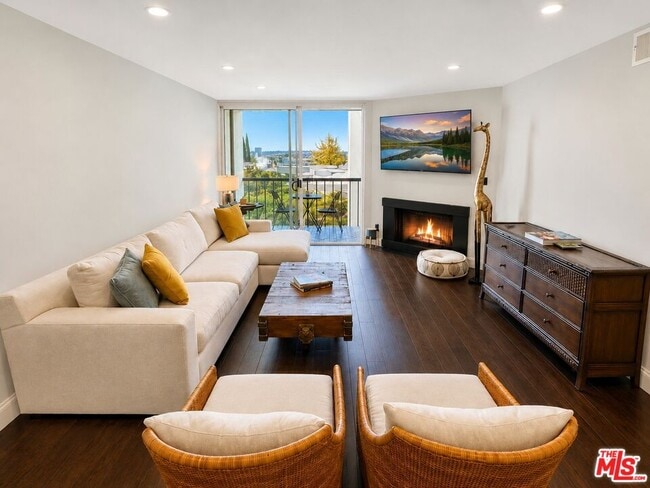 property at 8530 Holloway Dr