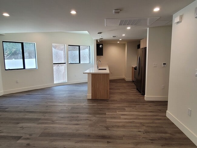 862 Moraga Dr in Los Angeles, CA - Foto de edificio - Building Photo