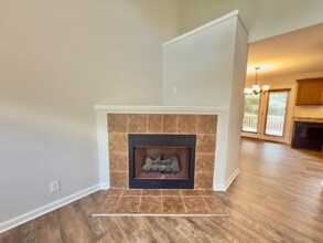 638 Hidden Valley Dr in Clarksville, TN - Building Photo - Building Photo