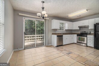 5913 Summerglen Ln in College Park, GA - Building Photo - Building Photo