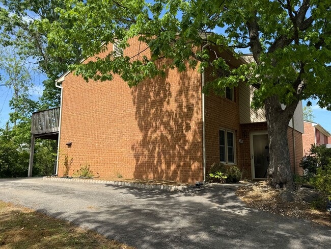 5290 Century Dr in Hollins, VA - Building Photo - Building Photo
