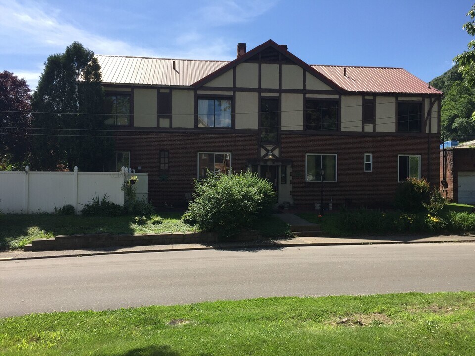 301 Chesapeake Ave in Charleston, WV - Building Photo